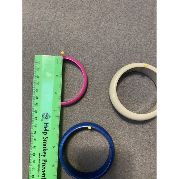 Vintage Plastic Bangle Bracelets Set Of 3 Pink Beige Blue 80/90's Style Retro - Picture 5 of 7